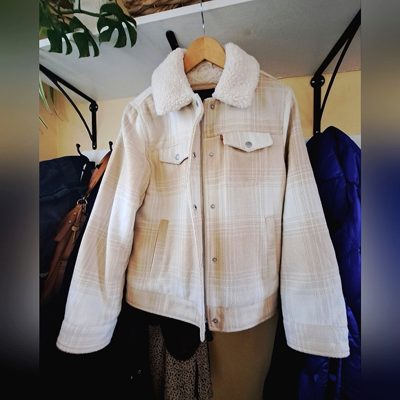 Levis Sherpa Trucker Jacket - Picture 5 of 7